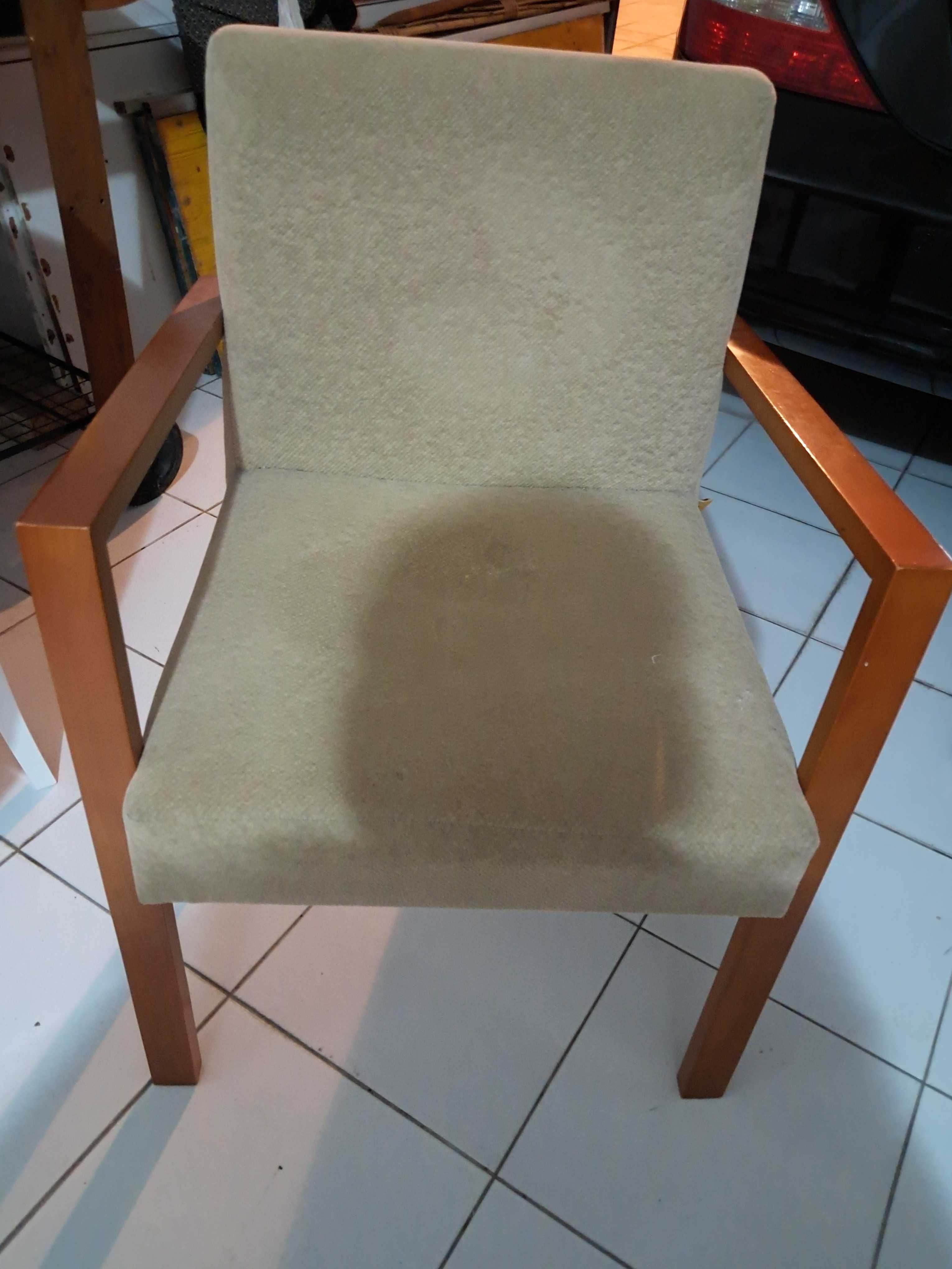 Cadeira em bom estado