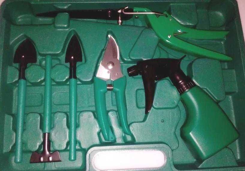 Набір інструментів для городу та саду