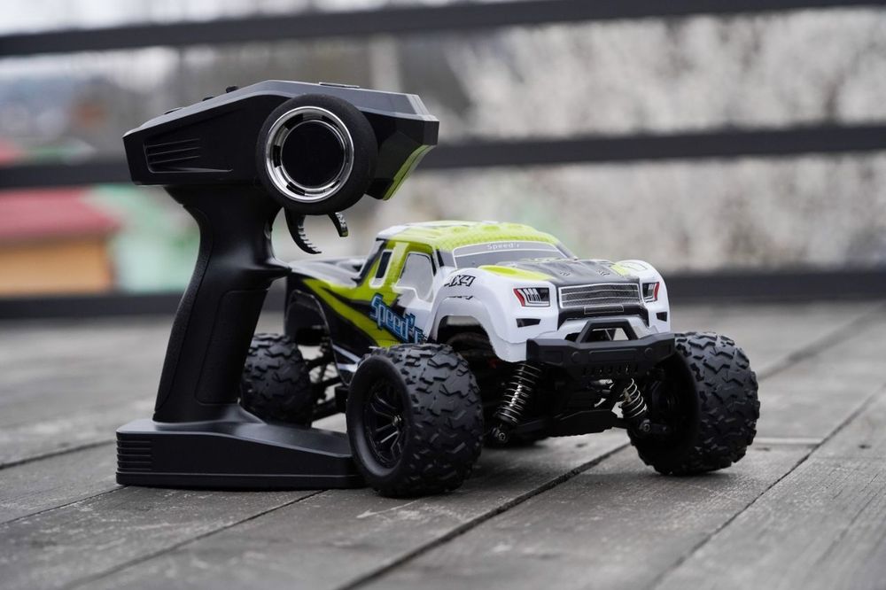 RC Машинка для дрифта и прыжков – скоростной монстр 4WD с мощным мотор