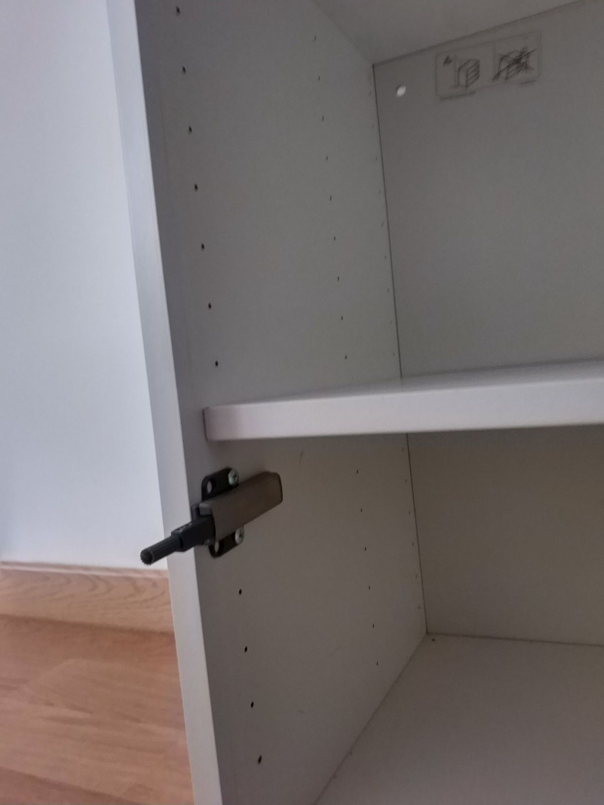 Estante IKEA branca BESTA | porta KALLVIKEN cor cinzenta | 1 prateleir