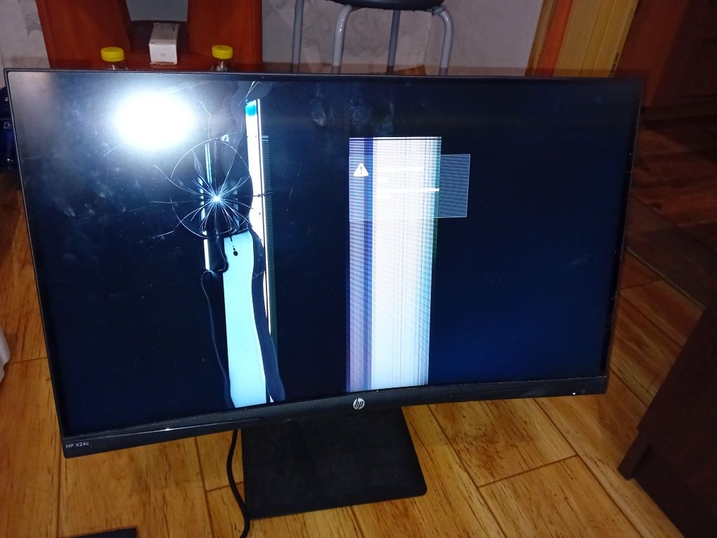 Monitor hp  2021 uszkodzony