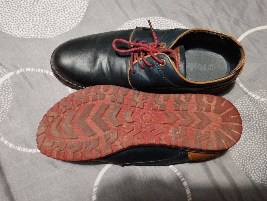 Sapatos usados uma manhã