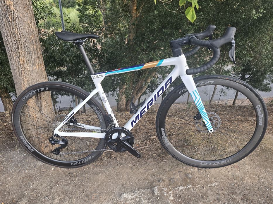 Merida com 105 di2 e rodas carbono