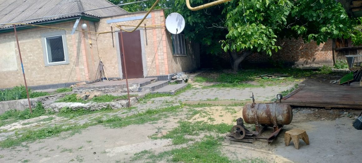 Продется дом з усіма удобствами
