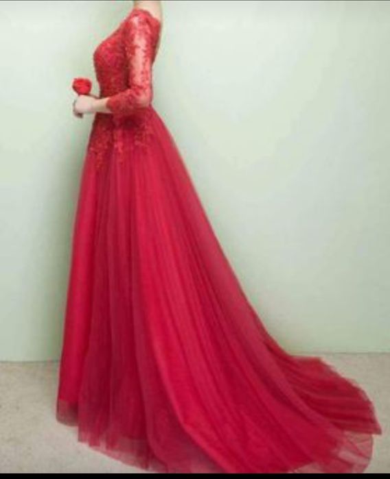 Vende-se vestido vermelho de renda T. M