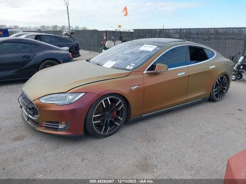 2016 TESLA Model S P90D реальний автомобіль Тесла