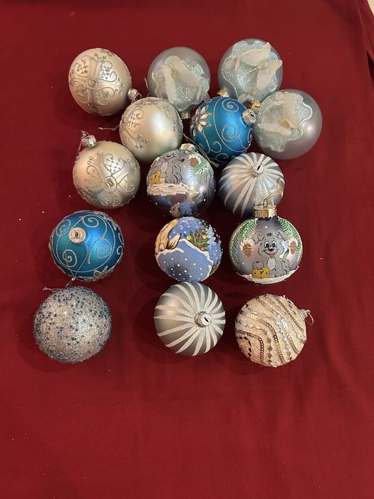 Набор цветных шаров..