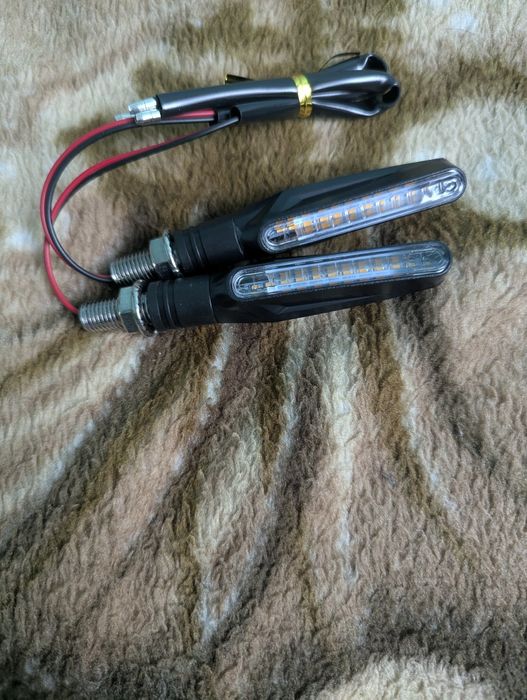 Поворотніки продам