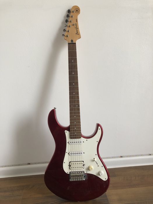 Gitara elektryczna Yamaha Pacifica 112J.