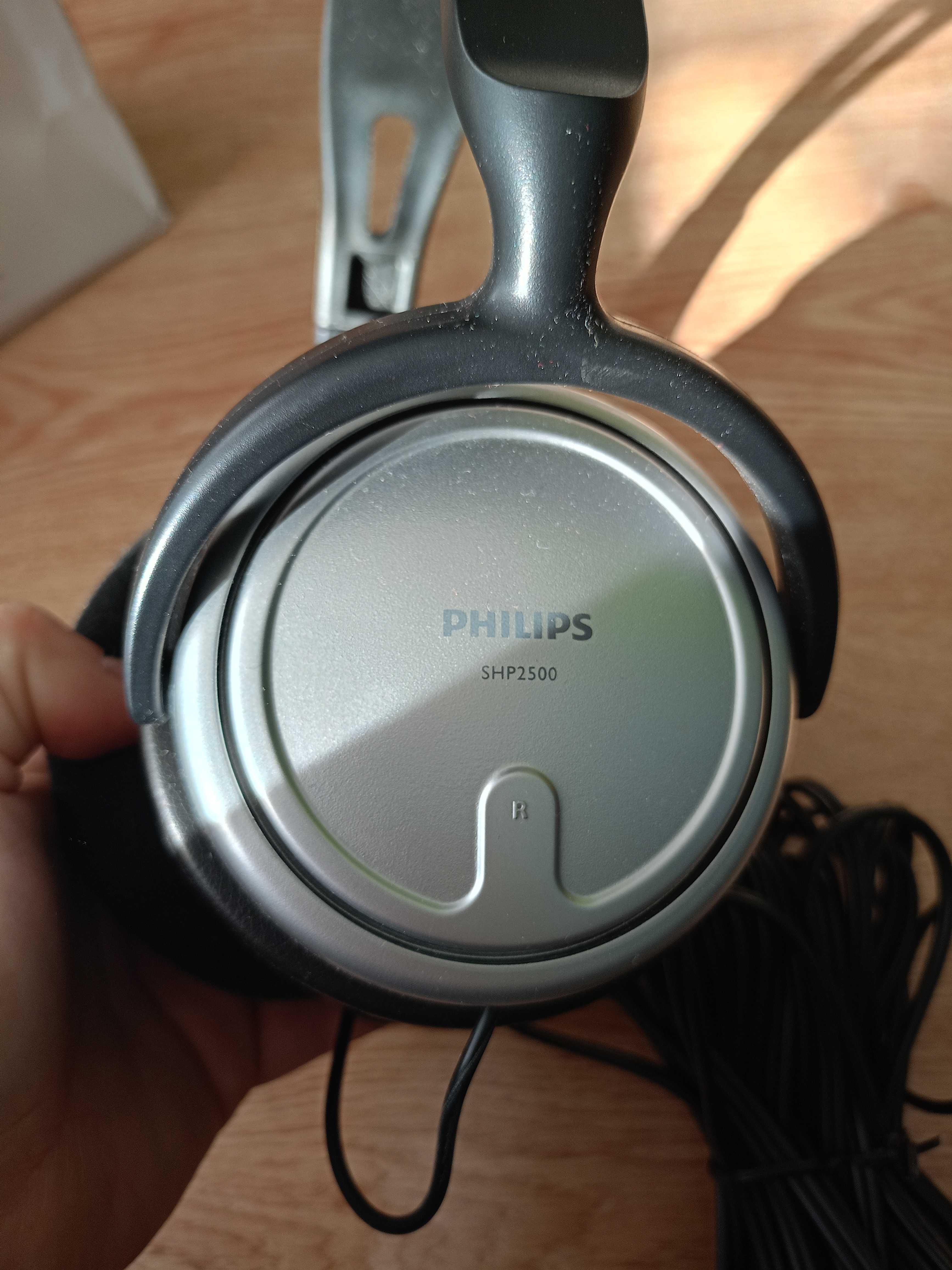 Słuchawki nauszne firmy Philips 6 metrów kabel
