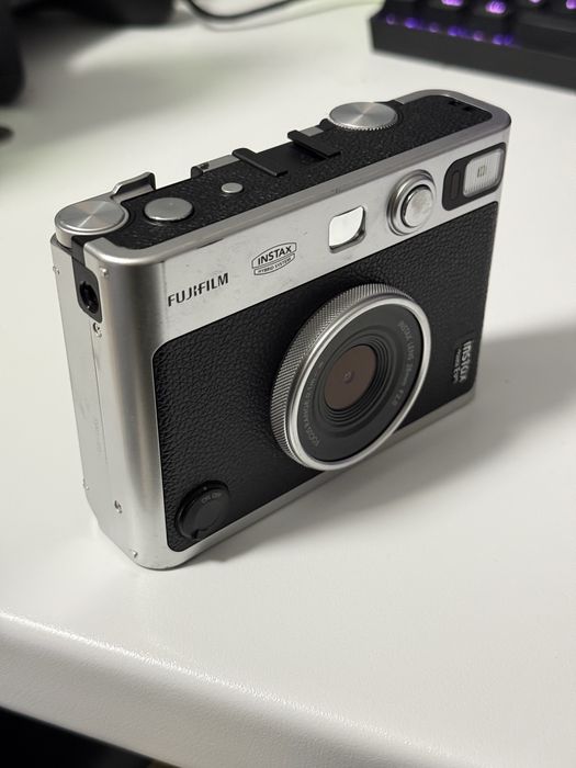 Aparat Fujifilm Instax Mini Evo (drukujący zdjecia)