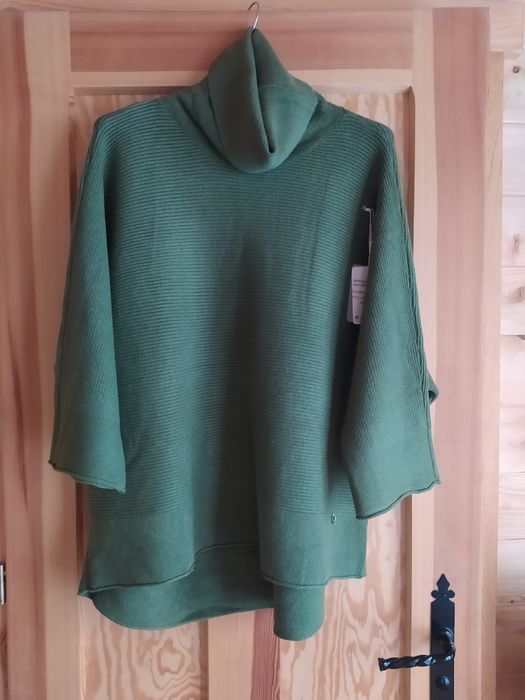 Sweterek damski nietoperz z golfem