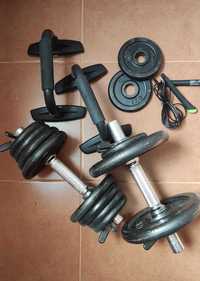 Conjunto de pesos de discos mais barra de dumbbell.