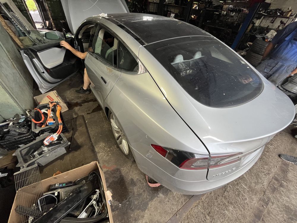 Разборка tesla model S,розбірка тесла модел С,розборка tesla MS