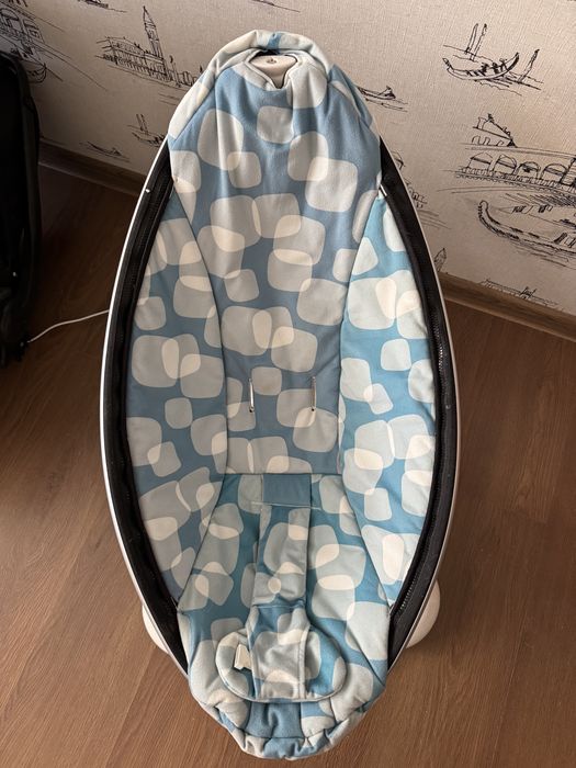 Заколисуючий центр mamaRoo, укачивающий центр, гойдалка шезлонг 4moms