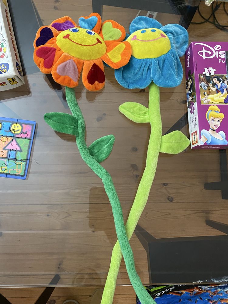 2 flores peluches maleaveis