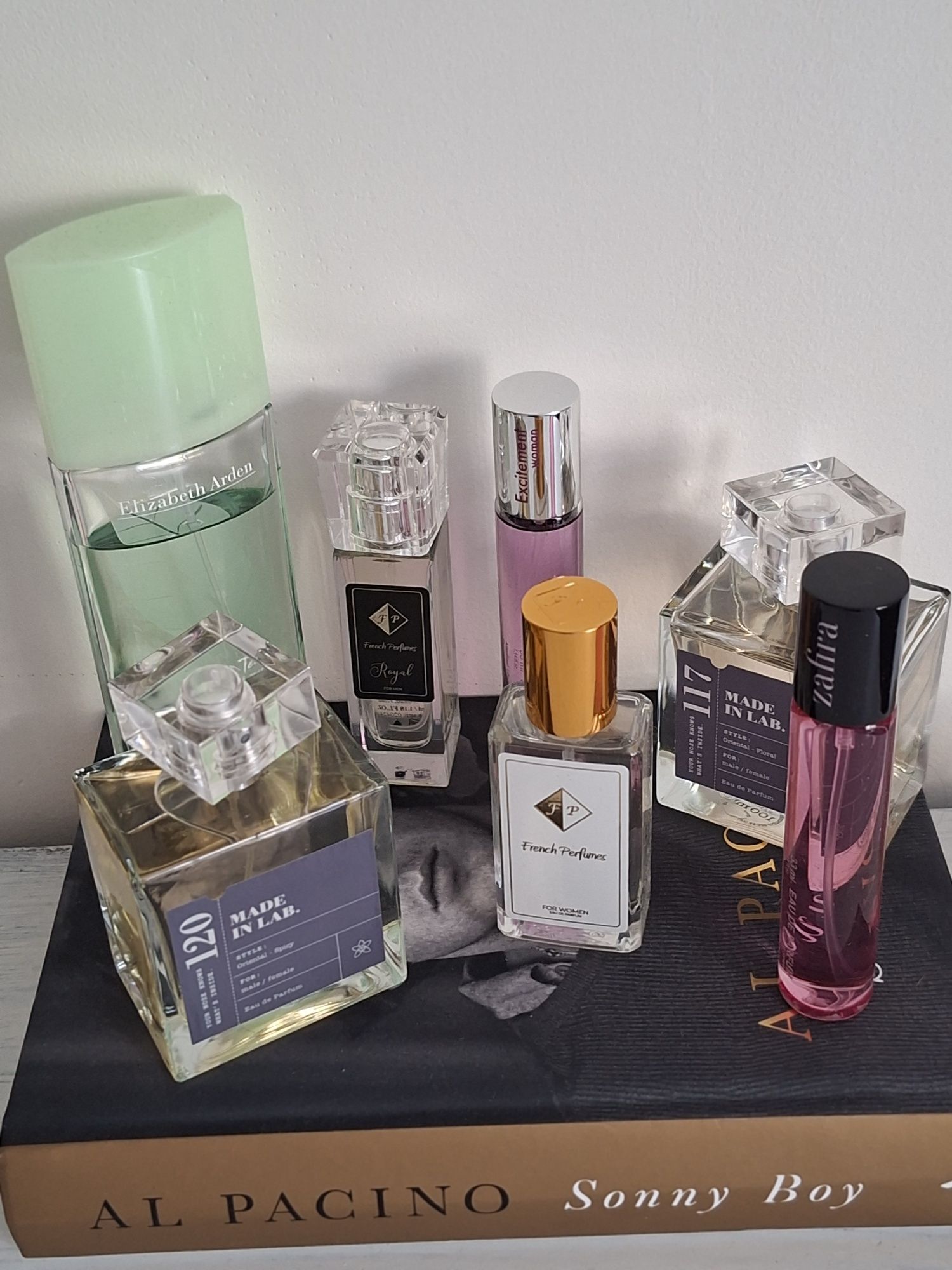 Perfumy dużo zapachów