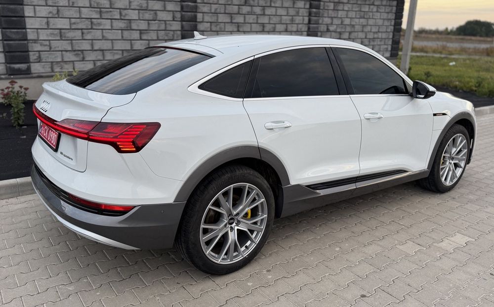Ауді Audi Е-TRONE Sportback 2023 електро Рівне без підкрасів, 38 тис.п