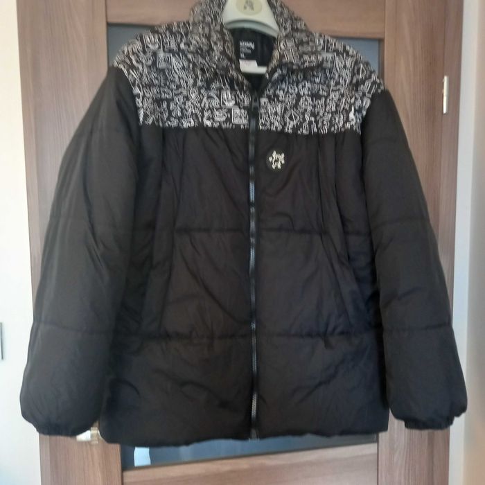 Męska zimowa kurtka SINSAY w rozmiarze XL.