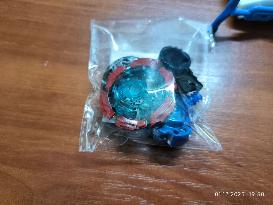 Продаю бейблейд metal fury L Drago destroy F:S