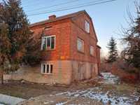 Do sprzedania dom z polem (1,57 ha) we wsi Borowa, gmina Czarna.