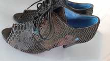Sapatos novos tamanho 440