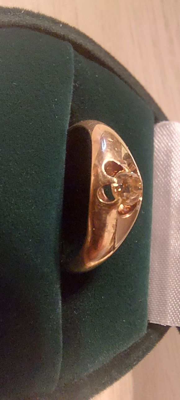 Złoty pierścionek z brylantem 0.25 ct. R14