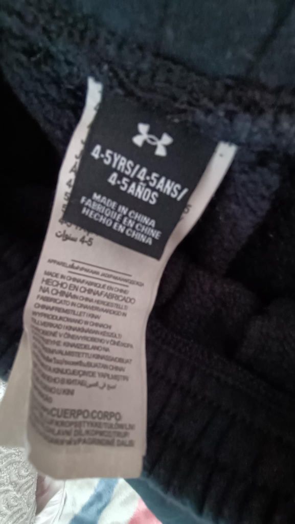 Dresowe, bawełniane spodnie Under Armour dla chłopca 4/5 lat