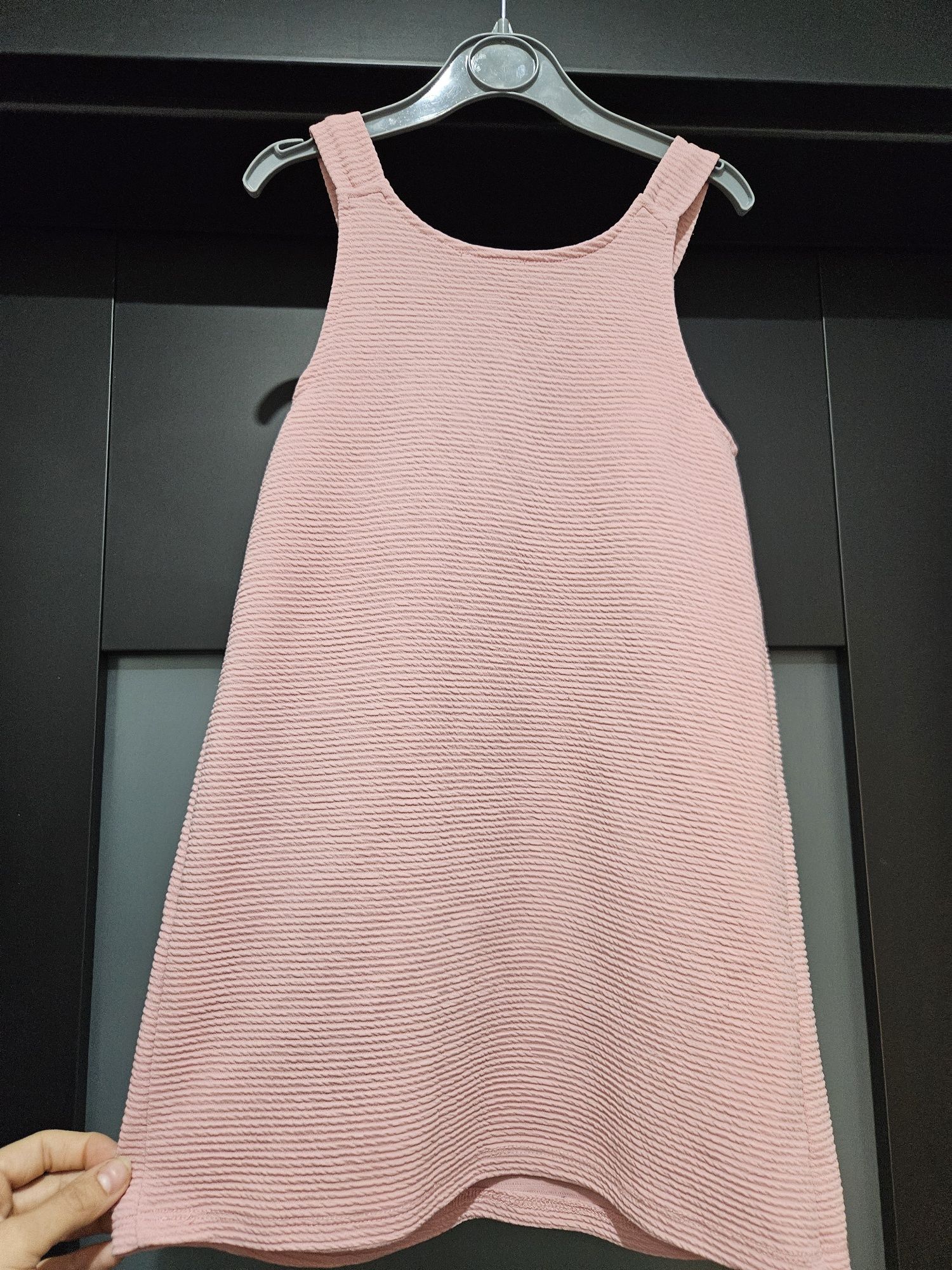Śliczna sukieneczka na 5-6 lat/116cm.