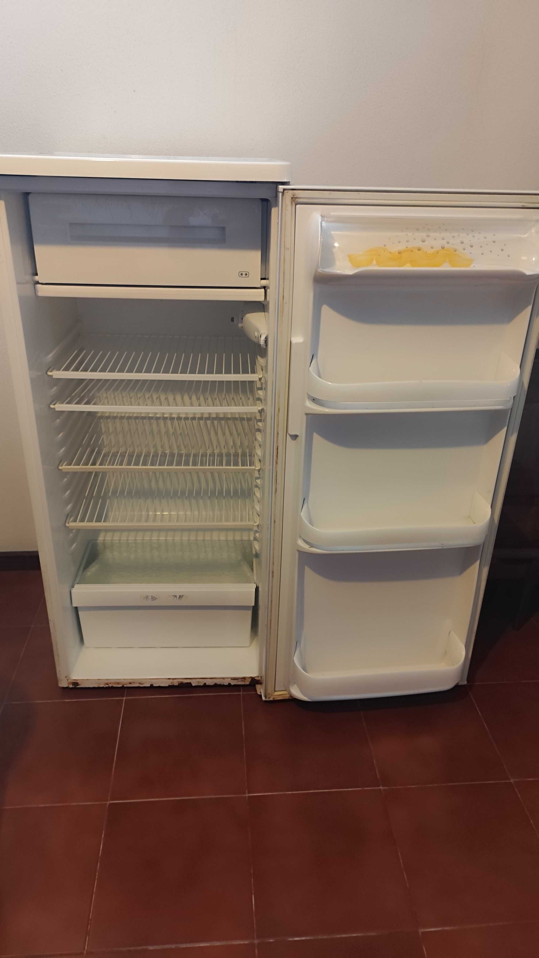 Frigorífico a funcionar bem