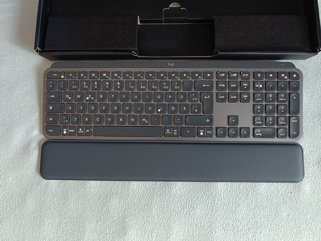 Logitech MX keys Plus + podkładka