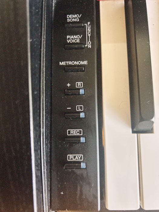 Piano Yamaha Arius YDP-144 (digital)