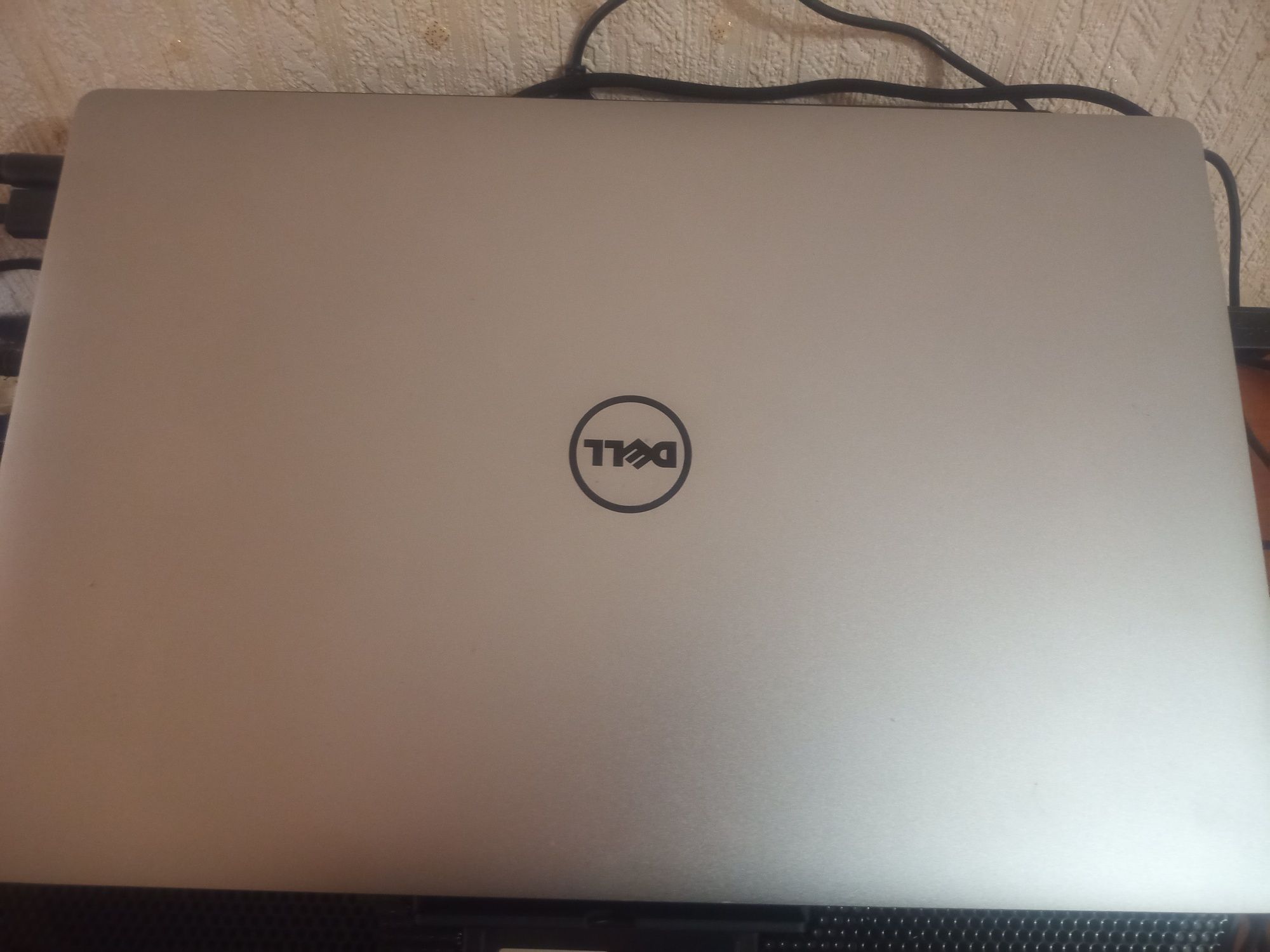Dell XPS 15 9560 GTX1050 m2 250gb