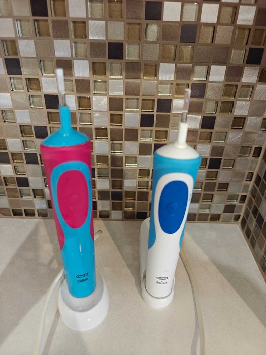 Szczoteczki elektryczne Oral b .2 sztuki komplet (dziecko+dorosły)
