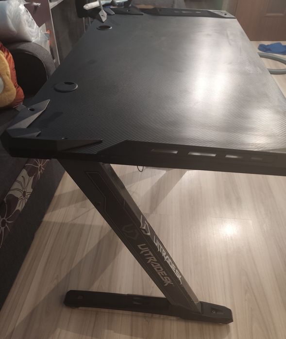 Biurko ultradesk dla graczy gamingowe podświetlenia