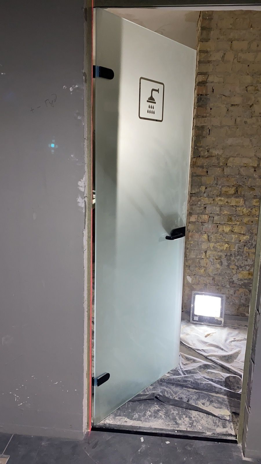 Двери в ванную комнату душевые кабины перегородки из стекла
