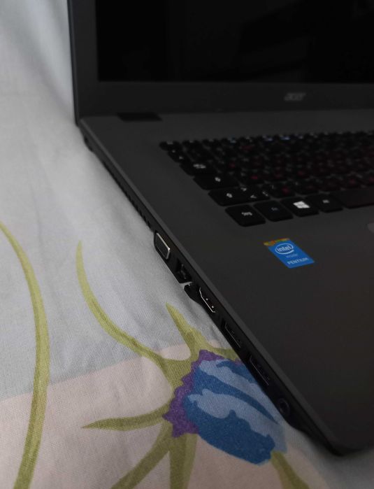 ноутбук Acer Aspire E5-772 (большой экран 17.3 дюйма)