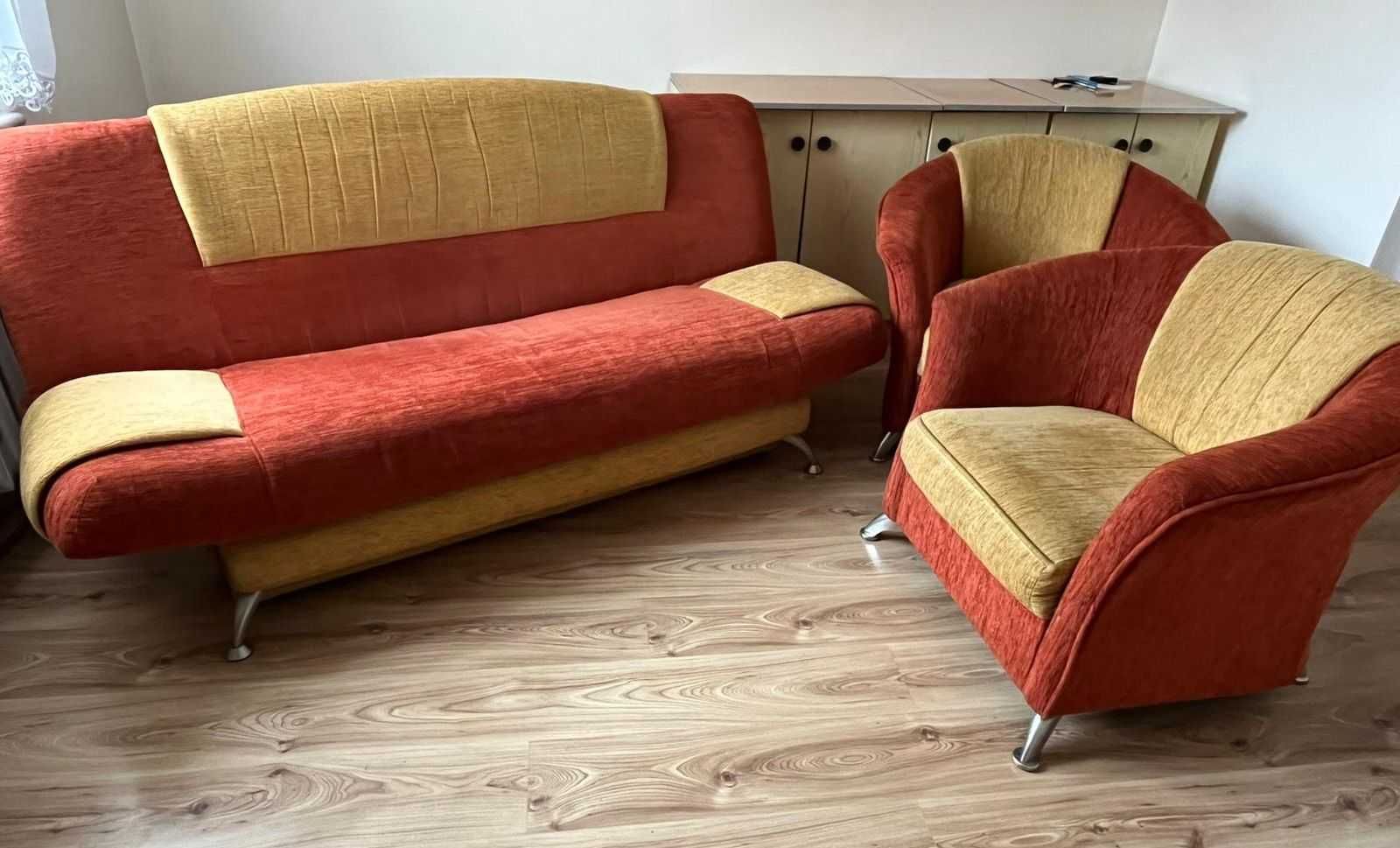 Komplet wypoczynkowy. Kanapa rozkładana + Fotele.
