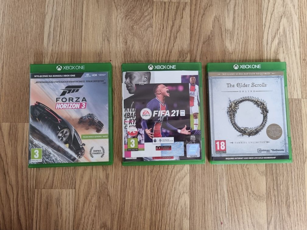 Xbox Series X 1Tb + pad + gry