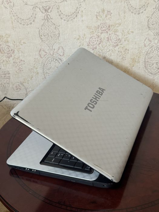 Большой ноутбук Toshiba Satellite L77 A6 HDD 250GB