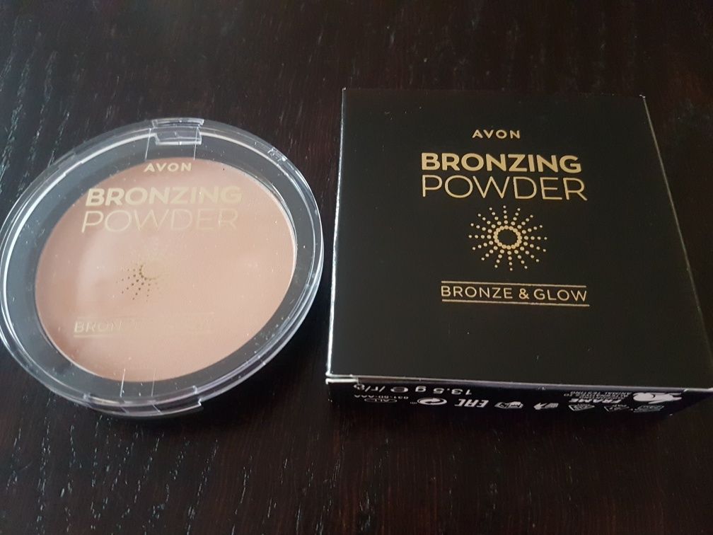 Avon Bronzing Powder puder brązujący Golden Bronze Bronze & Glow