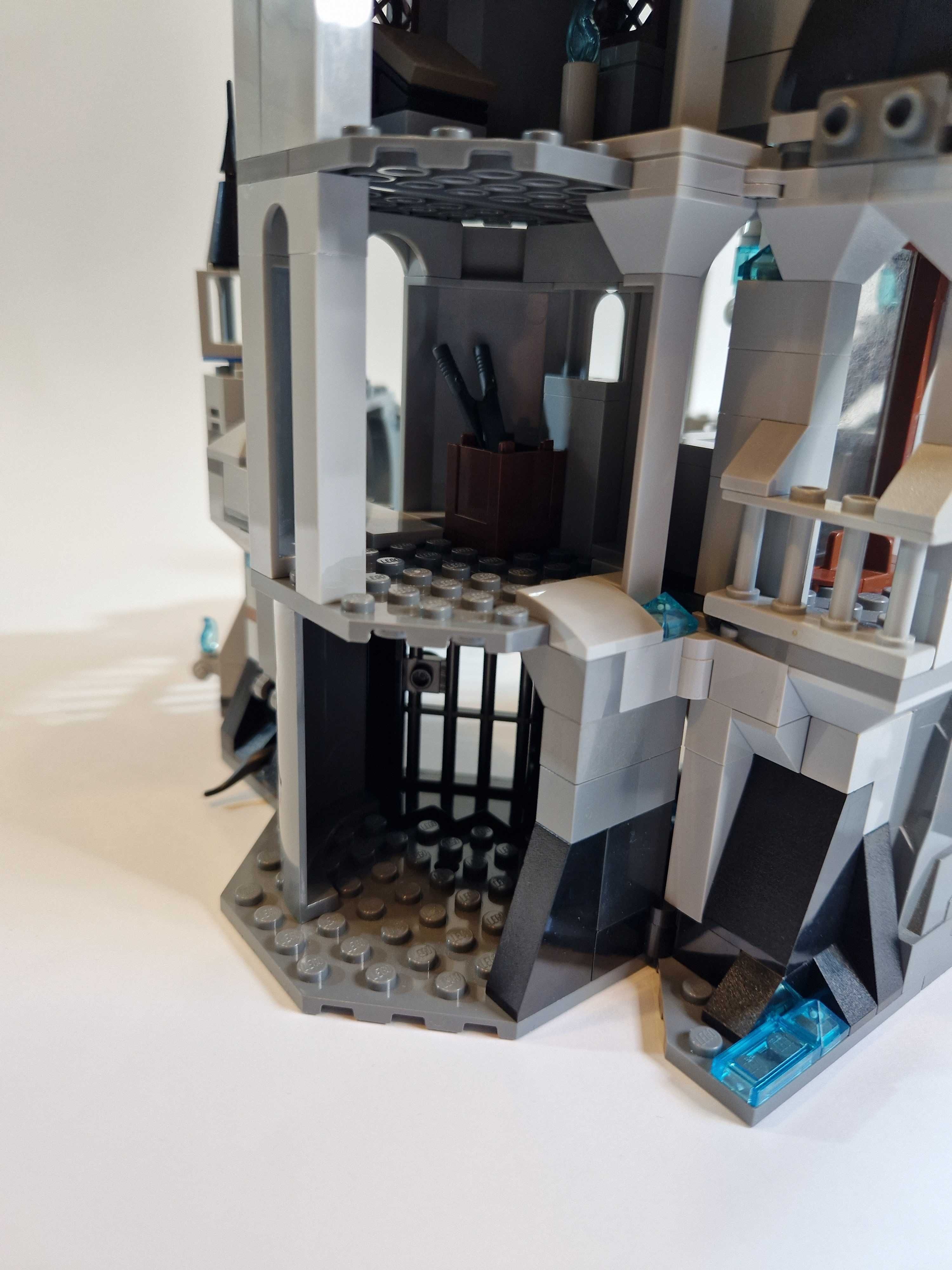 Zestaw kompletny LEGO Hidden Side 70437 - Tajemniczy zamek