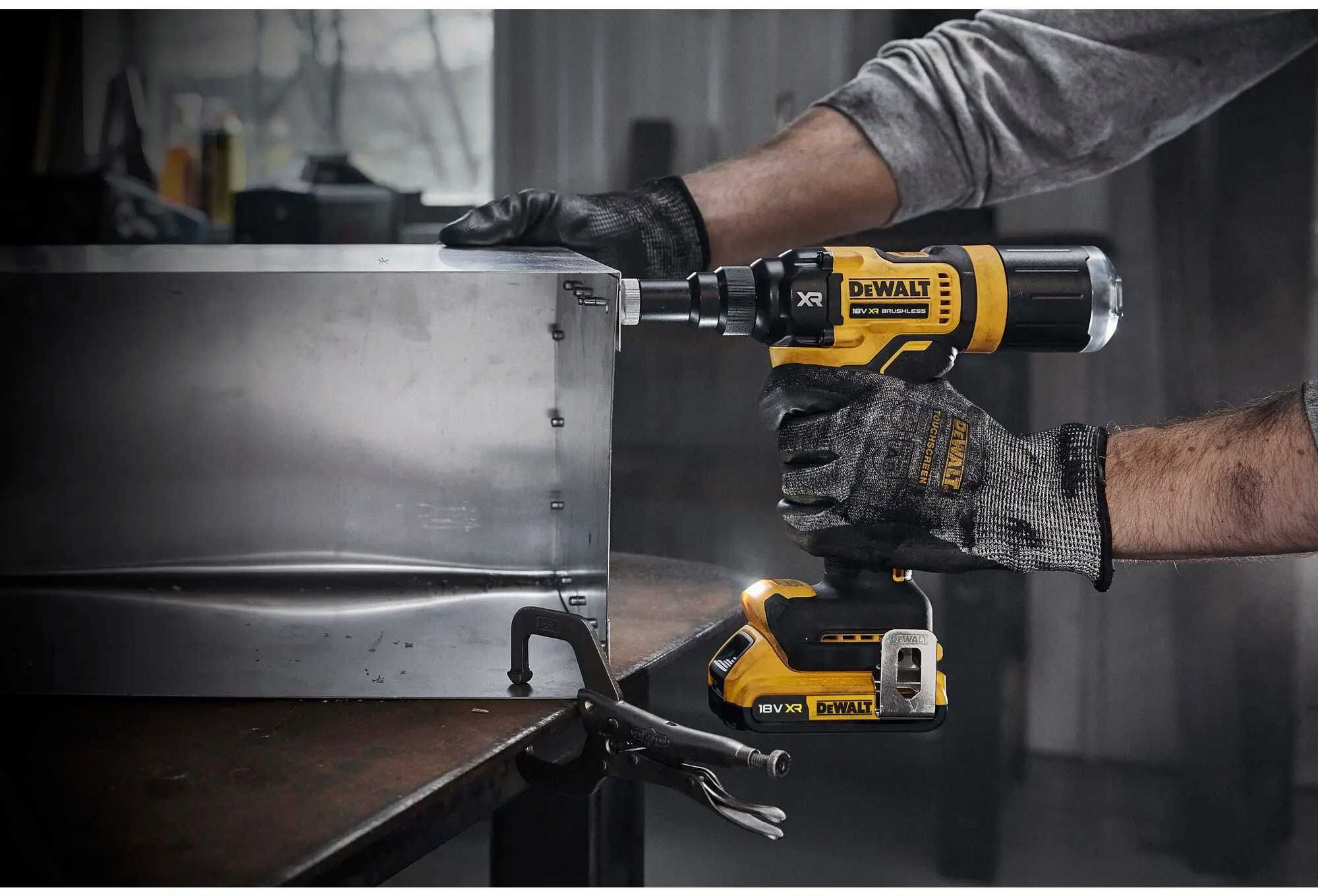 DeWALT DCF403 Заклепочник акумуляторний  2,4 мм\3,2мм\4,0мм\4,8мм