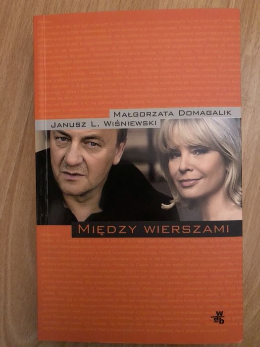 Między wierszami Małgorzata Domagalik, Janusz Wiśniewski