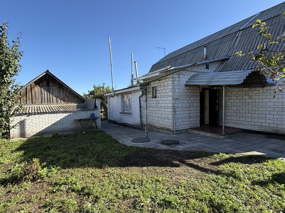 Продаж цегляного півбудинку в р-ні 6 школи