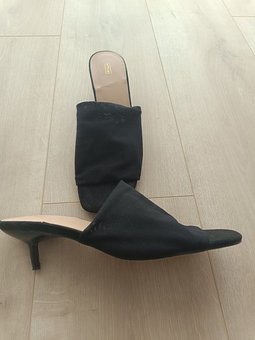 Vendem-se Mules pretas novas