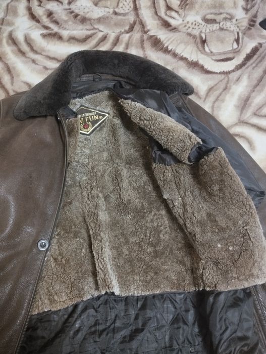 Дві чоловічі дублянки,натуральна шкіра і штучна