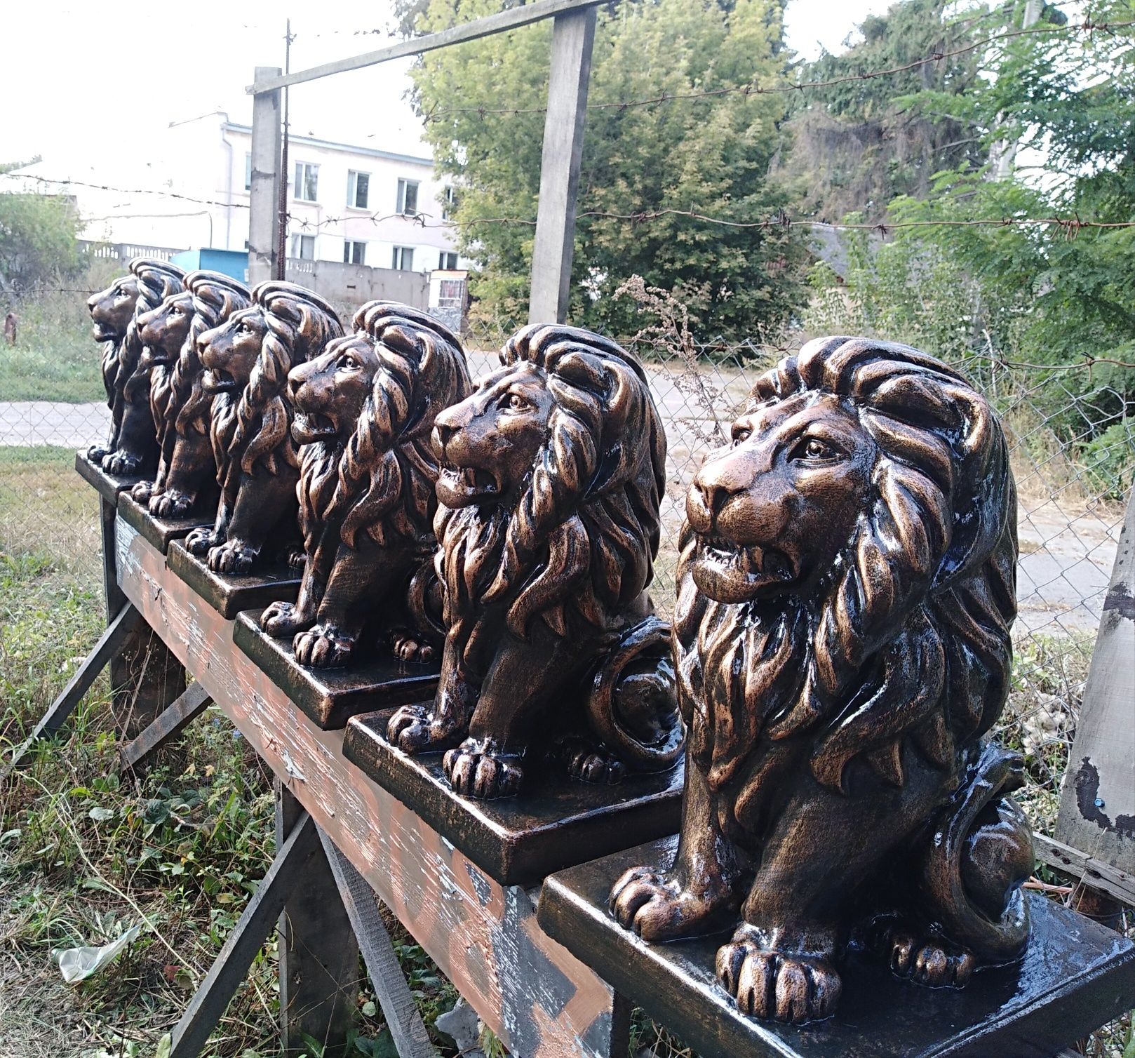 Садові фігури скульптура лев із бетону