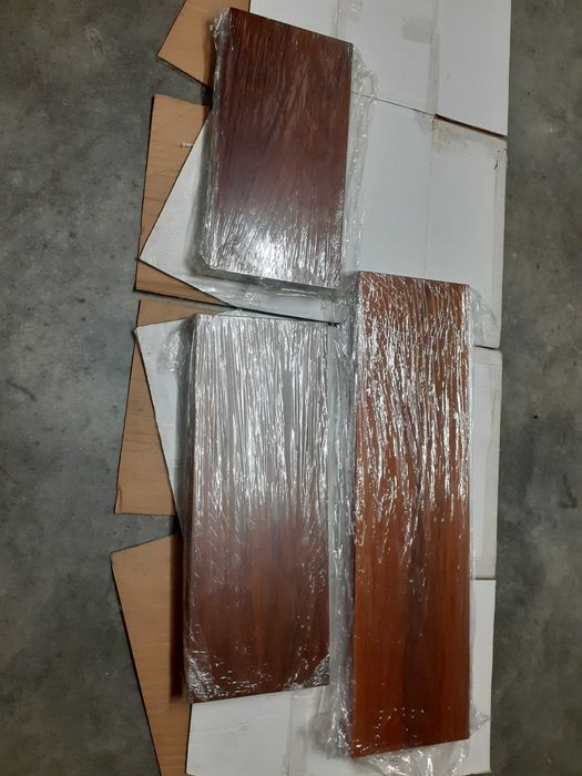 Prateleiras em Nogueira