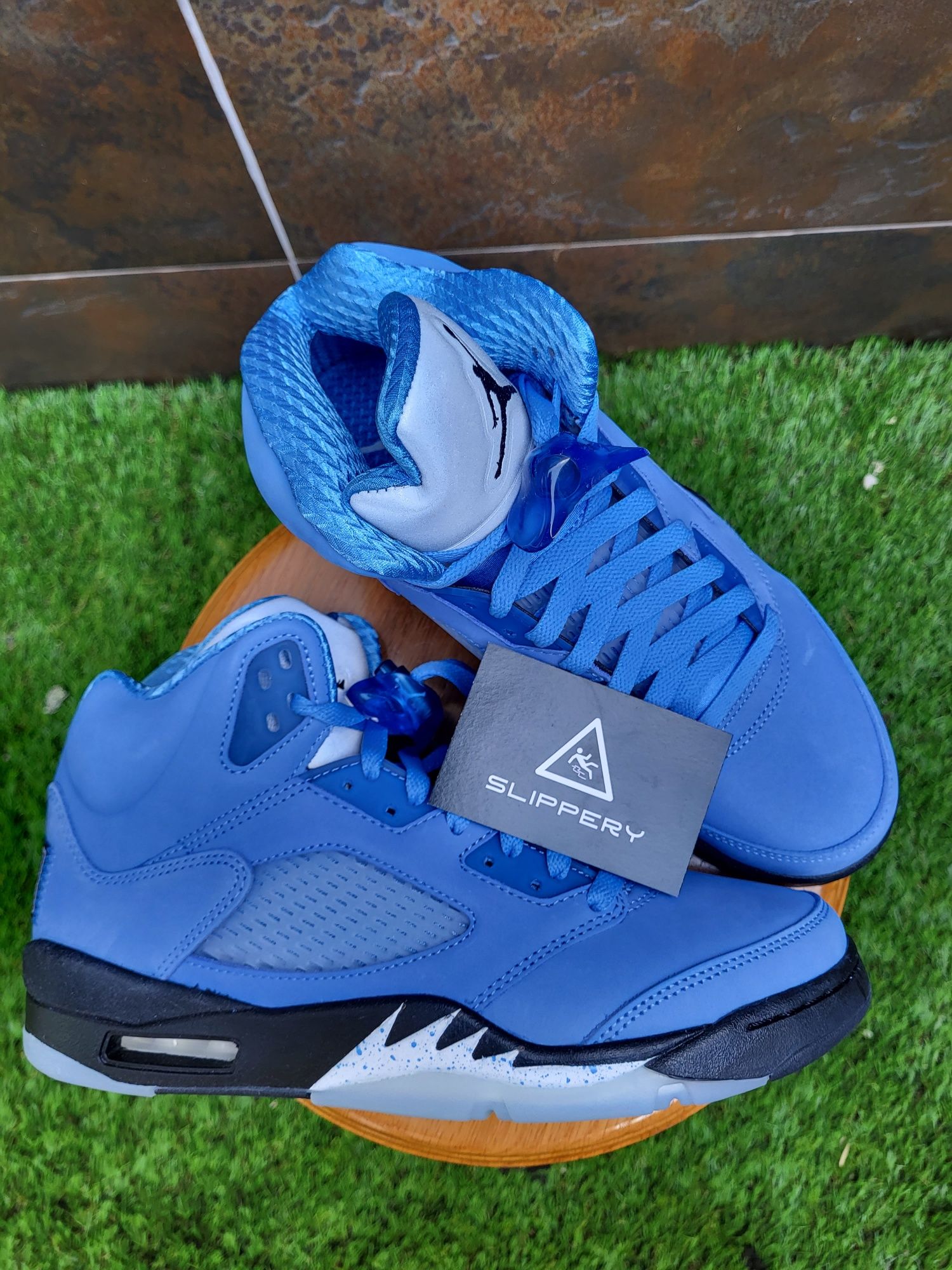 Air Jordan 5 UNC